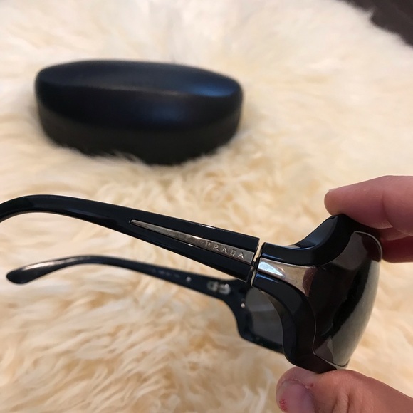 Prada sunglasses - Picture 3 of 5